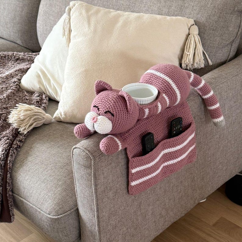 Crochet pattern adorable Cat Sofa Organizer, English US Terms & Swedish