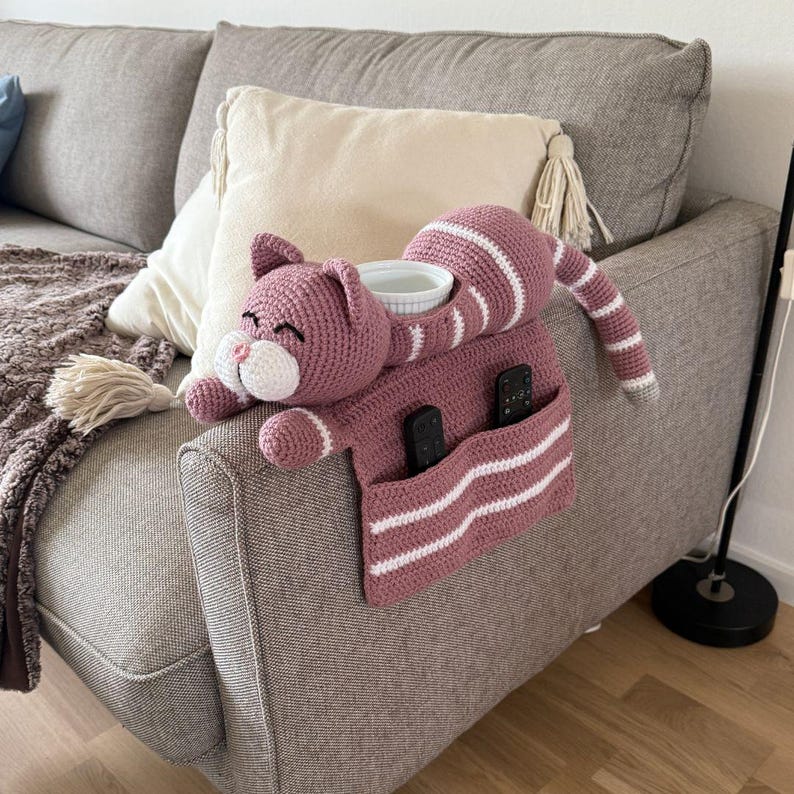 Crochet pattern adorable Cat Sofa Organizer, English US Terms & Swedish