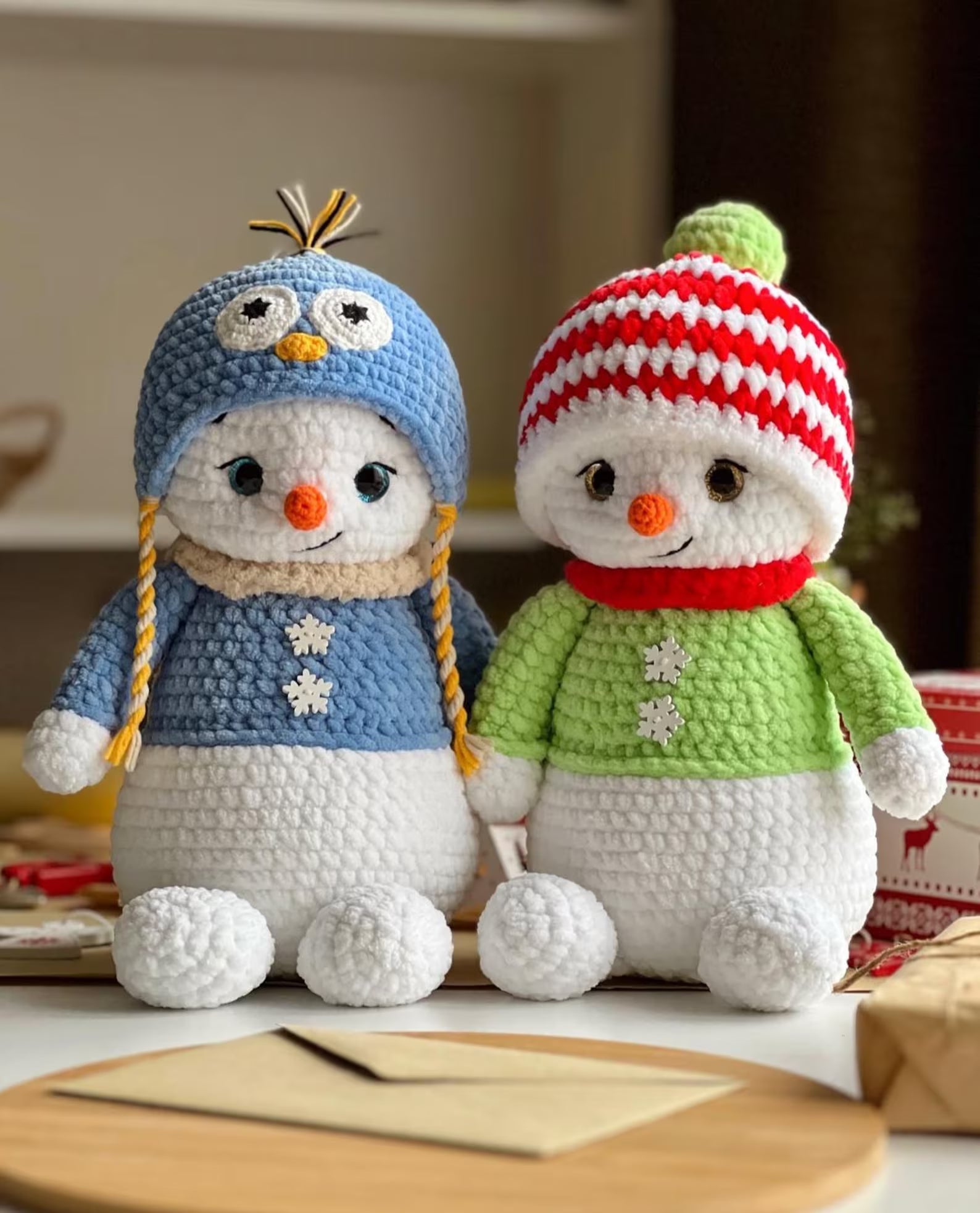 Snowman and 4 hats Crochet Pattern